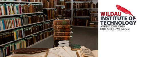 Collage aus Foto eines Buchbestandes aus einer Bibliothek und dem Logo des Wildau Institute of Technology