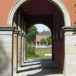 Arkaden am Hautgebäude der Fakultät