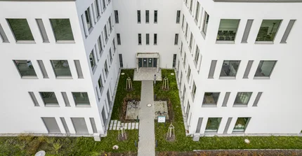 Das Haus 62 auf dem Campus Golm aus der Vogelperspektive fotografiert.