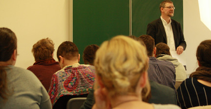 Seminarsituation am Institut für Jüdische Studien und Religionswissenschaft