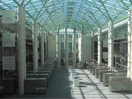Blick in die Bibliothek der Universität Warschau