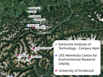 Luftbild mit den neun Standorten des Moosbeere-Netzwerks: Geidersau, Achele, Graswang, Esterberg (alle vier betrieben vom KIT), Zugspitze (betrieben vom UFZ), Leutasch, Dresdner Hütte, Weißsee und Hohe Mut (alle vier betrieben von der Uni Innsbruck) | Abbildung: Cosmic Sense Konsortium 