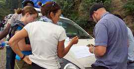 Die Tage sind gefüllt mit Besprechungen und Auswertungen der bereits gesehenen geologischen Strukturen und dem Kennenlernen der Besonderheiten des indischen Verkehrs. Foto: F. Hanf