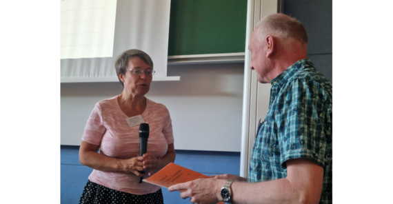 Überreichung des Sonderbandes an Henning Bordihn