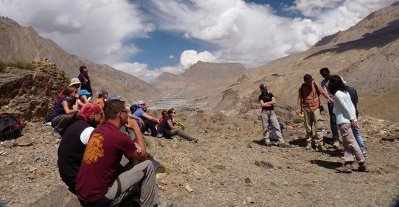 Diskussion über die Entstehung der Landformen im Spiti-Tal. Foto: R. Thiede