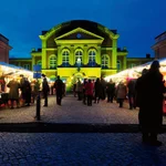 Im Lichterglanz: Weihnachtsmarkt vor dem Audimax