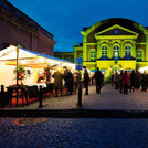 Im Lichterglanz: Weihnachtsmarkt vor dem Audimax