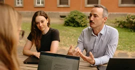 Interview with Prof. Dr. Stefan Stieglitz in the courtyard of the campus buildings at Griebnitzsee.