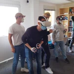 Studierende erproben parallel VR-Brillen 