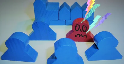 blaue Holzfiguren