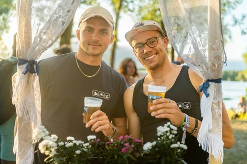 Praktikanten beim Klitschnass Festival