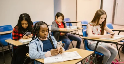 Kinder Schule Smartphone