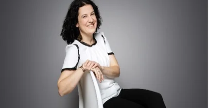 Auf dem Bild ist Frau Laure Amandine Trésarrieu bei der Kanzlei Qvive zu sehen.