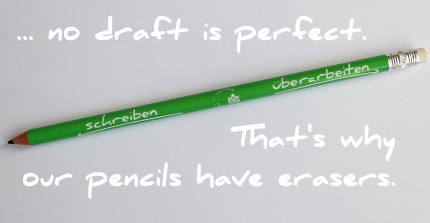 Bleistift mit Schriftzug: .. no draft is perfect. That's why our pencils have erasers.