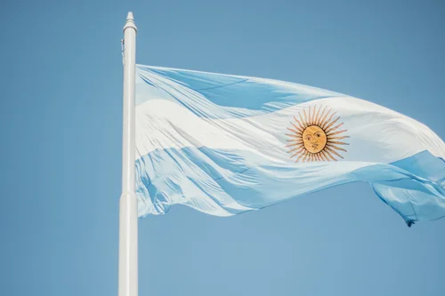 argentinische Flagge weht im Wind