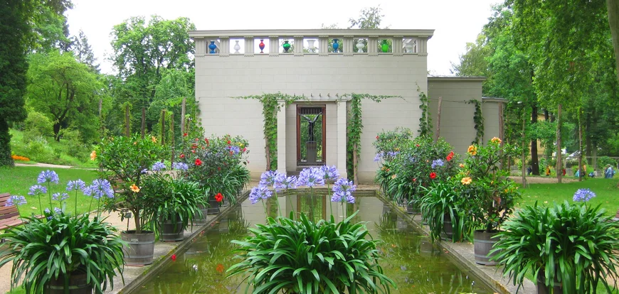 Das Stibadium im Paradiesgarten.