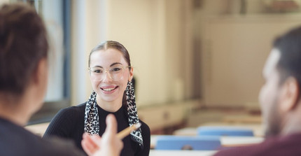 Bild von Studierende im Gespräch