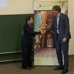 Professor Neitzel gratuliert Best Prize Trägerin Sarah Westvik