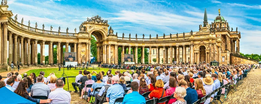 Absolventenfeier an der Universität Potsdam: Gäste und Uni-Angehörige feiern den Jahrgang 2017. Foto: Ernst Kaczynski