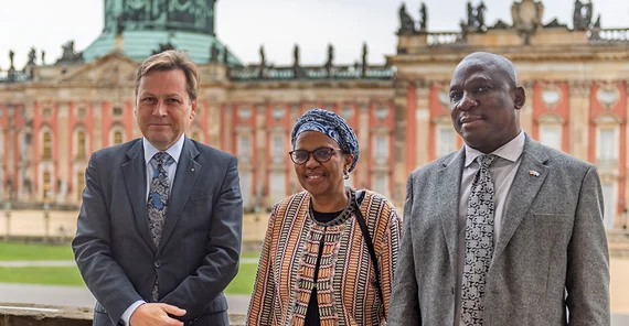 Prof. Oliver Günther, Botswanian Ambassador Mmasekgo Masire-Mwamba and Rector Prof. Shalaulani James Nsoso from the BUAN.