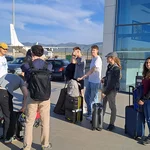 Die Reisegruppe der Studierenden wartet am Flughafen Castellón.