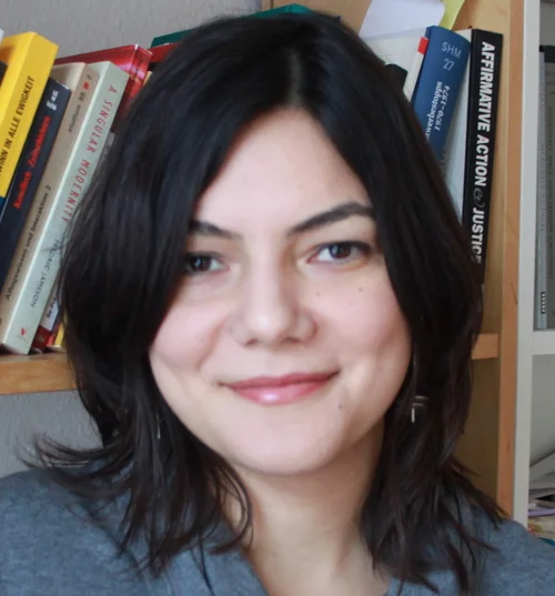Özge Yaka