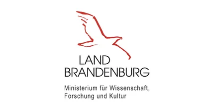 Logo Ministerium für Wissenschaft, Forschung und Kultur des Landes Brandenburg: roter Adler auf weißen Hintergrund mit schwarzen Schriftzug Land Brandenburg