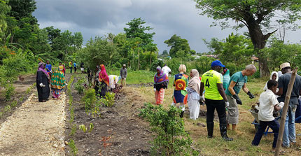 „Taka Taka-Party“ im Botanischen Garten - ein gemeinsamer Arbeitseinsatz. Foto: Dr. Torsten Lipp.