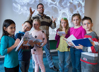 Der Chemiker Prof. Dr. Andreas Taubert in der Kinderuni der Universität Potsdam (Karla Fritze)