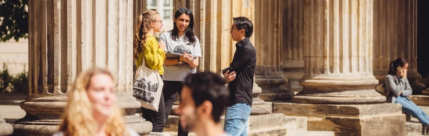 students at the International Summer Campus talking in a group in the summer in Potsdam