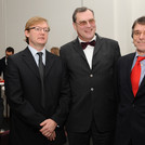 Drei Professoren stehen nebeneinander und lächeln freundlich, anlässlich der Unterzeichnung des Kooperationsvertrags über die Zusammenarbeit zwischen den Universitäten Szeged und Potsdam vom 6. Januar 2010 in Potsdam.