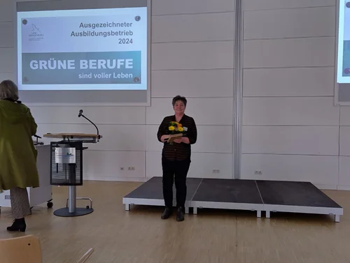 Ausbilderin Sabine Rüstig bei der Preisverleihung