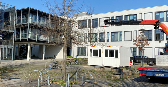 Testzentrum zwischen Haus 25 und 26 auf dem Uni-Campus Golm | Foto: CoviMedical GmbH