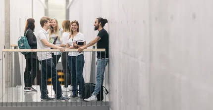 Bild bon Studierenden im 2. Stock in Golm