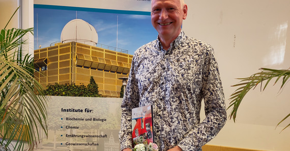 H. Bordihn with his award