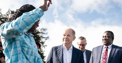 On-site in Kenya: Prof. Olaka explains Geology and Geo-Resources