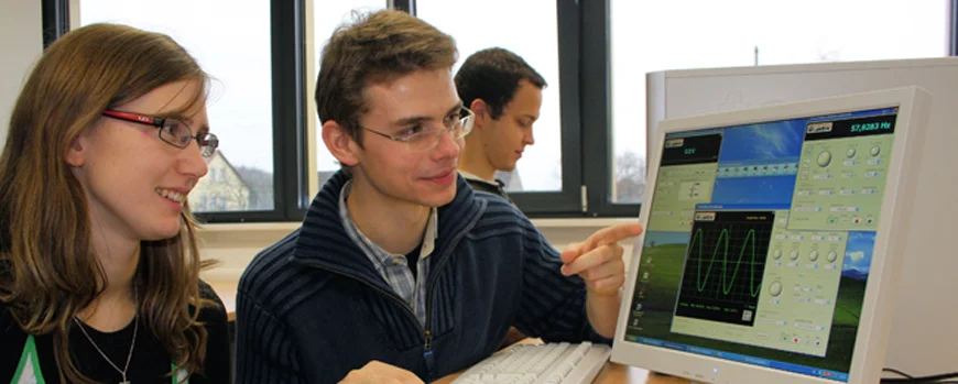 Studierende am Computer