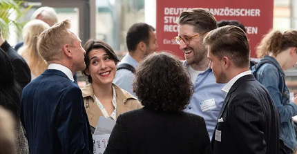 Lachende Absolventen