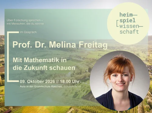 Foto von Prof. Melina Freitag vor einem ländlichen Hintergrund mit Wiesen und Feldern.