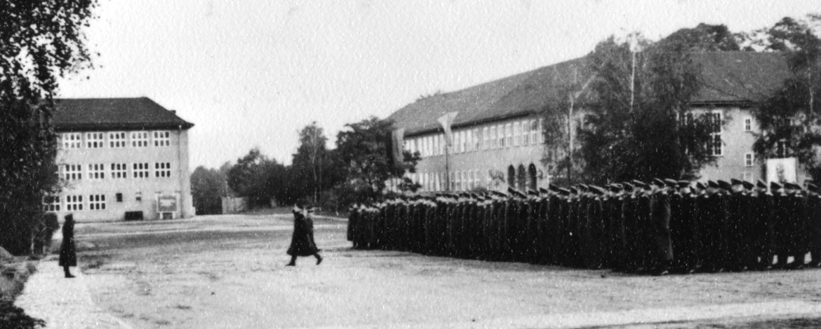 Der feierliche Abschluss eines Lehrgangs an der „Hochschule des MfS“, 1957