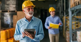 Arbeiter im Familienunternehmen | Foto: AdobeStock/dusanpetkovic1