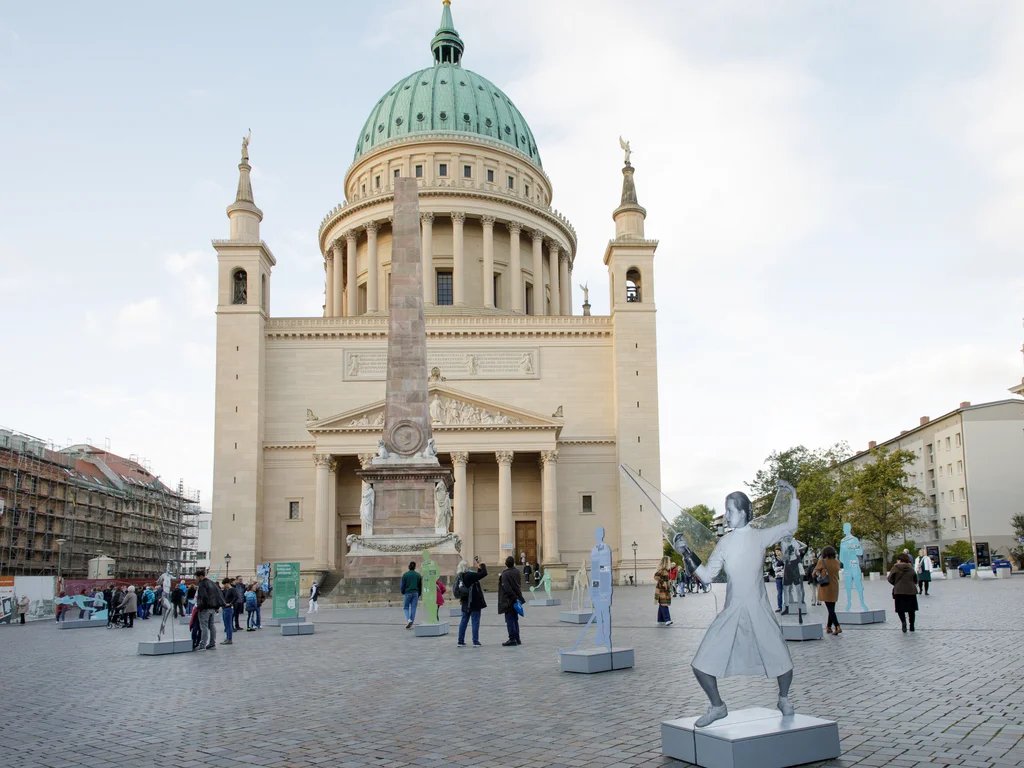Die Ausstellung „Zwischen Erfolg und Verfolgung – jüdische Stars im deutschen Sport vor 1933 und danach“ auf dem Alten Markt Potsdam.