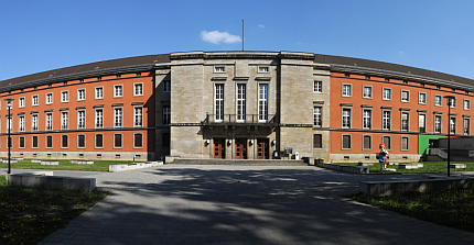 Das Haus 9 auf dem Campus Griebnitzsee. Der Link führt zur Webseite der Juristischen Fakultät. Foto: Karla Fritze