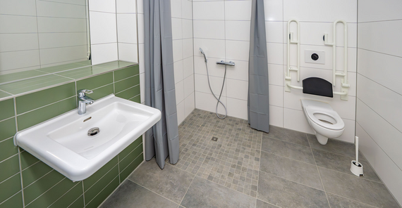 Barrierefreie Bäder in den Zwei-Bett-Appartements