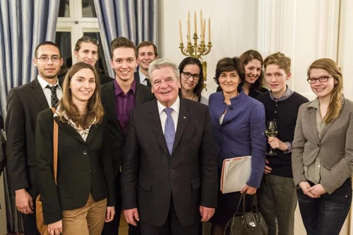 Studierende mit Bundespräsident Gauck