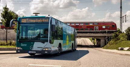 Der Bus 605 am Bahnhof Golm