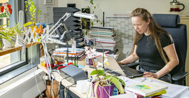 Prof. Dr. Ulrike Lucke in ihrem Büro. | Foto: Ernst Kaczynski