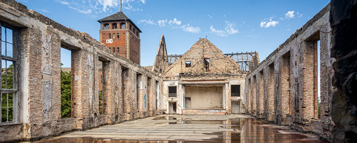 Blick von Plenarsaal zum Turm - 