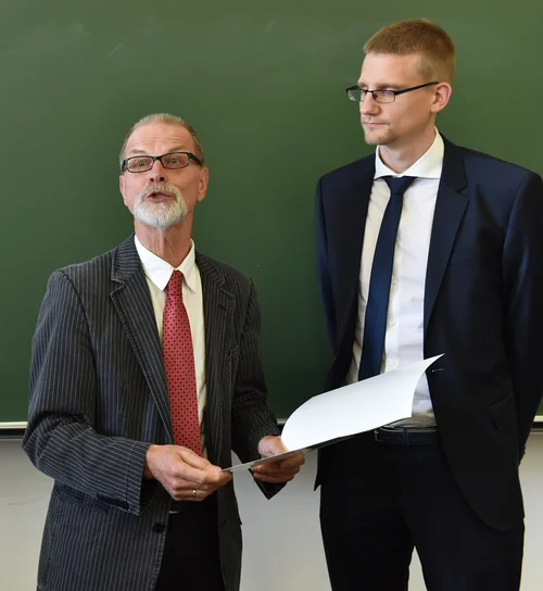 Prof. Dr. Heinz-Dieter Heimann mit dem Preisträger Holger Schmidt