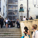 Auf in die Uni - Treffpunkt vor dem Hostel